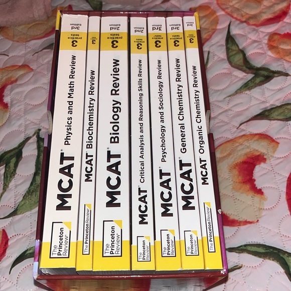 MCAT barely used books! Bonus: left some notes in the book that could help! - Picture 4 of 12